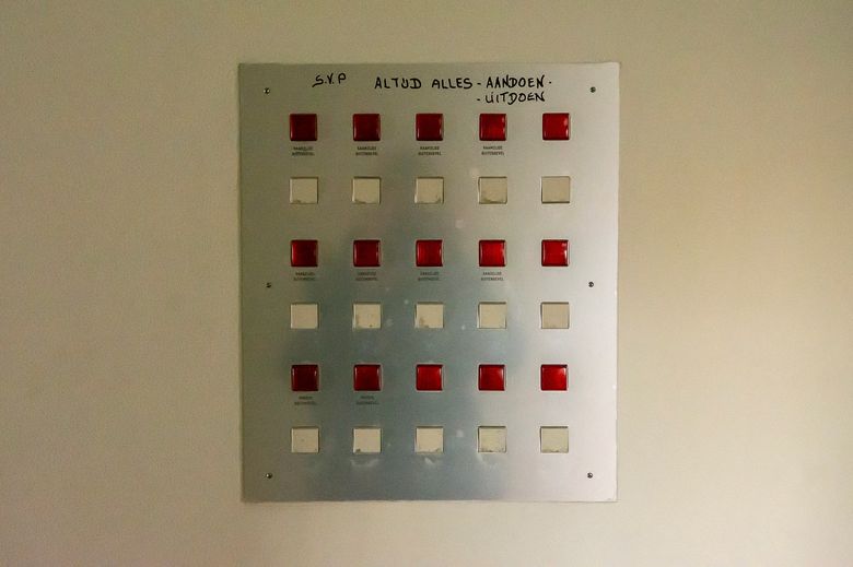 Чем принципиально отличается KNX от беспроводных протоколов?