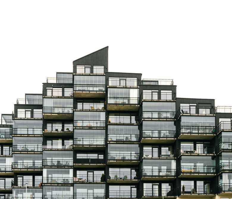 Сколько стоит KNX по сравнению с беспроводными системами для квартиры 120 м²?