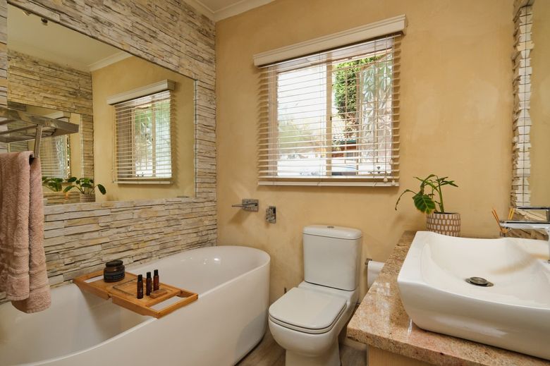 Натуральный камень в Home SPA: когда он оправдан, а когда создаёт проблемы