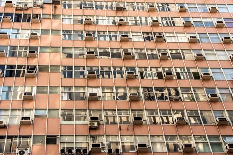 Какие нормативные документы регулируют установку внешних блоков на фасаде?